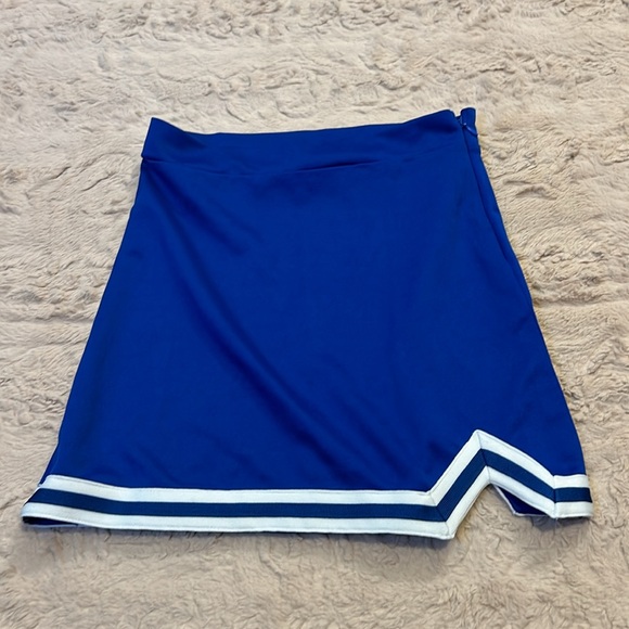 DANZCUE cheerleading skirt in size LC - Picture 7 of 11